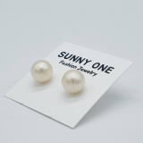 Shiny pearl earrings