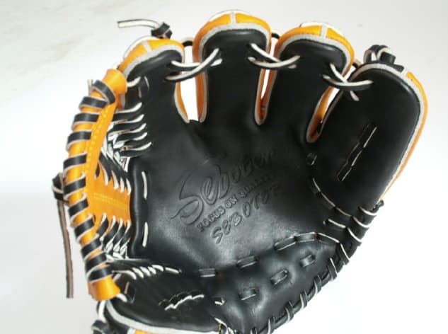 How To Tell What Size Baseball Glove To Wear