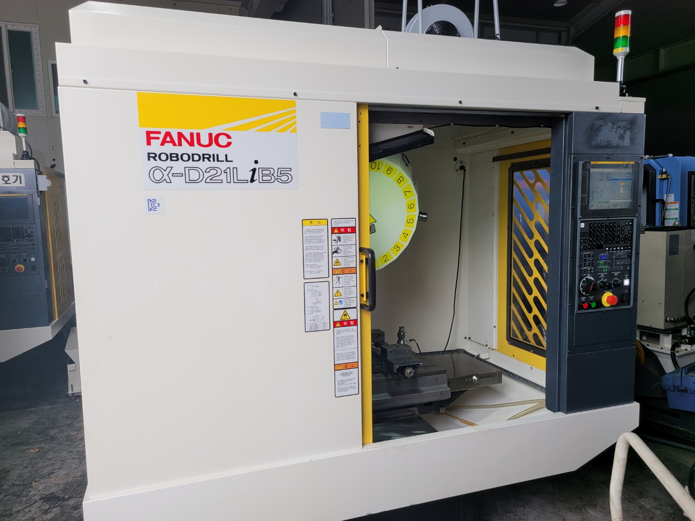 CNC  TAPPING CENTER _2018 Used_ _ a_D21LiB5_ FANUC_  Metalworking_ Machine Tool_ Woodworking