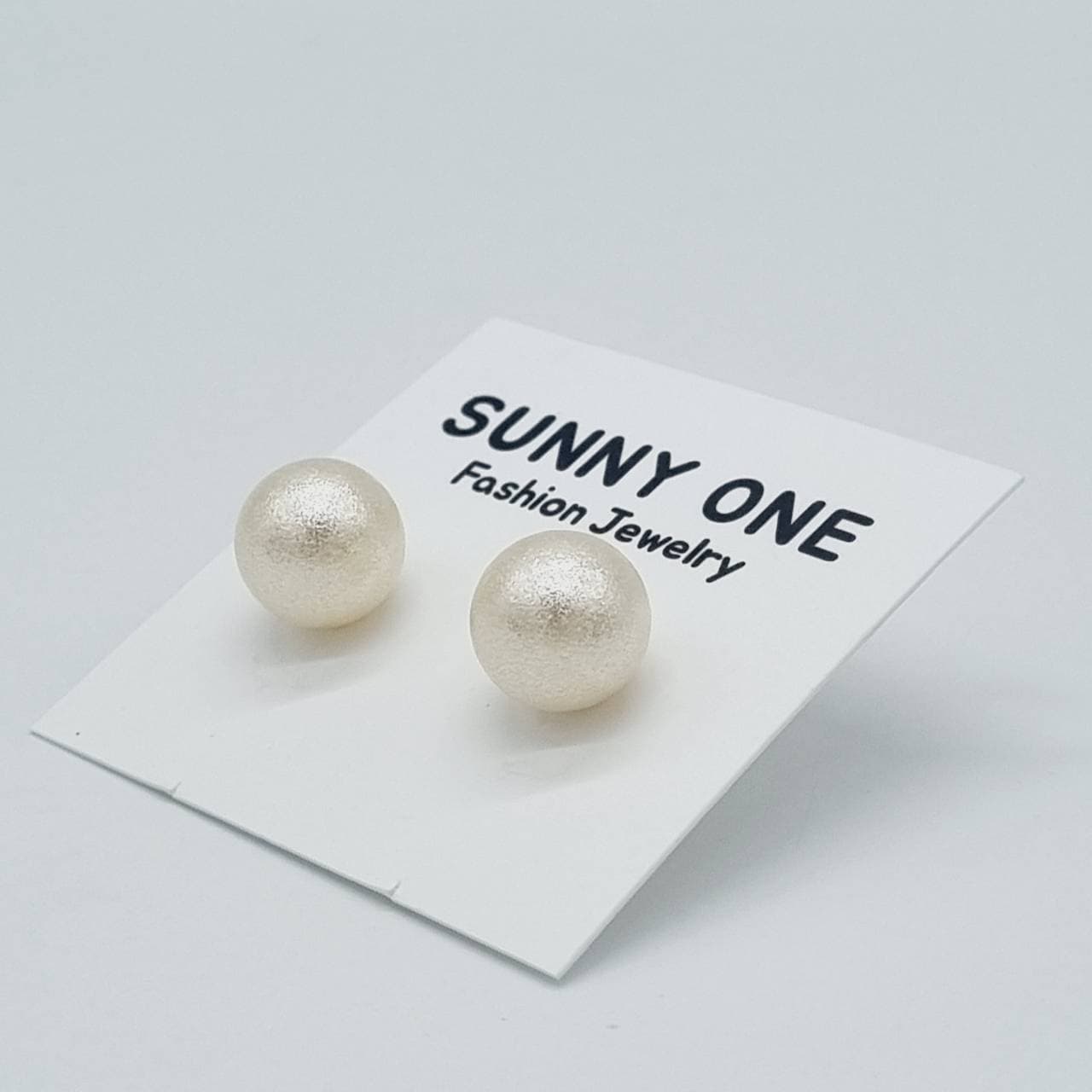 Shiny pearl earrings