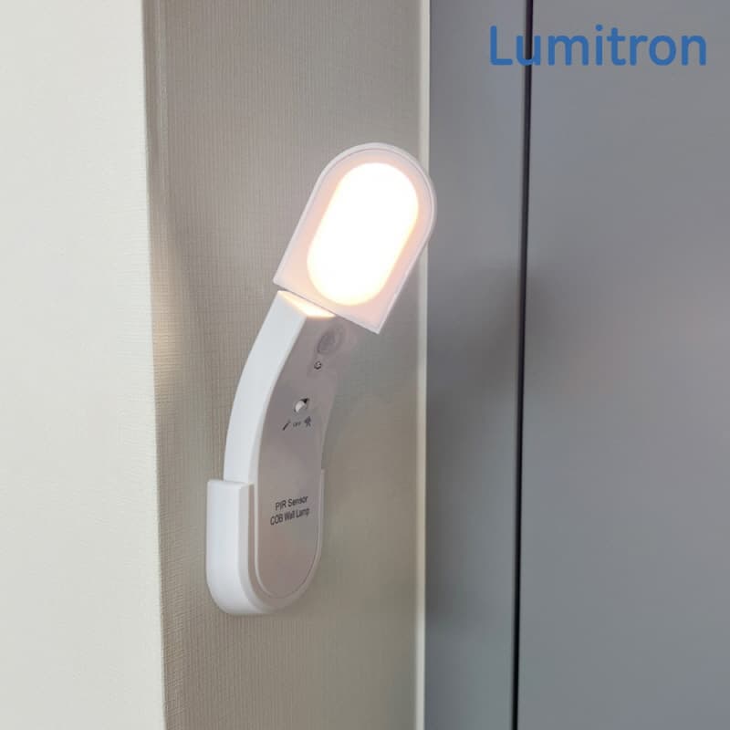 Lumitron turning head motion sensor lamp