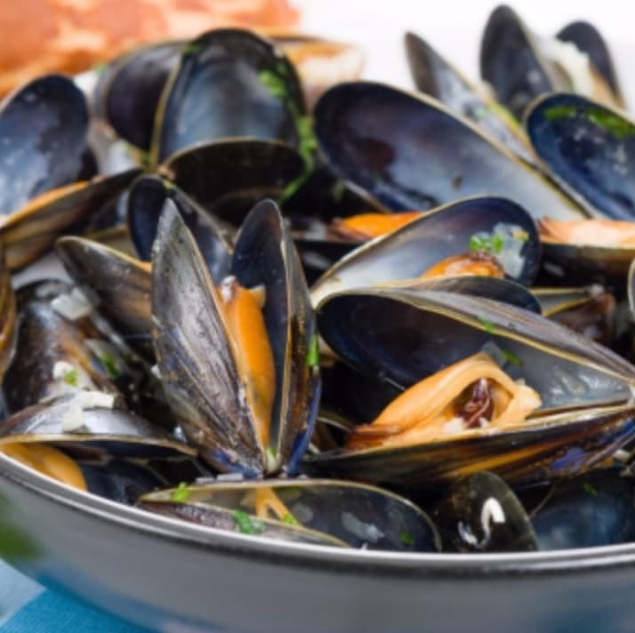 FROZEN COOKED WHOLE SHELL BLUE MUSSEL