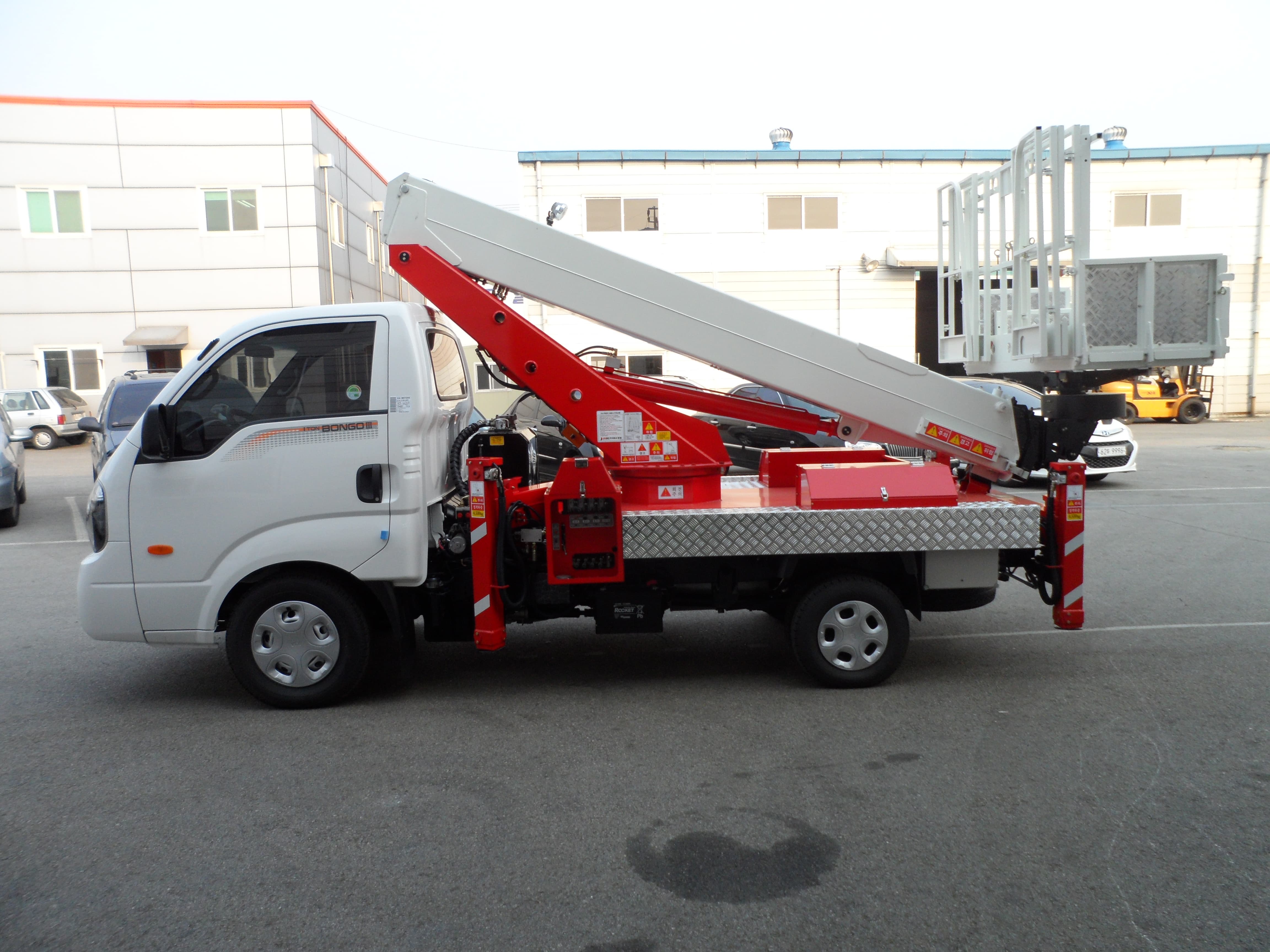 Aeirla Work Platform_ Truck mounted aerial work platform_3.JPG