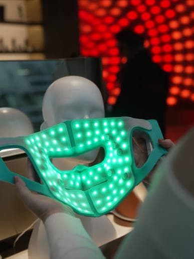 YAMAN Ultra_Lightweight Mask LED Optical Facial Mask beauty device
