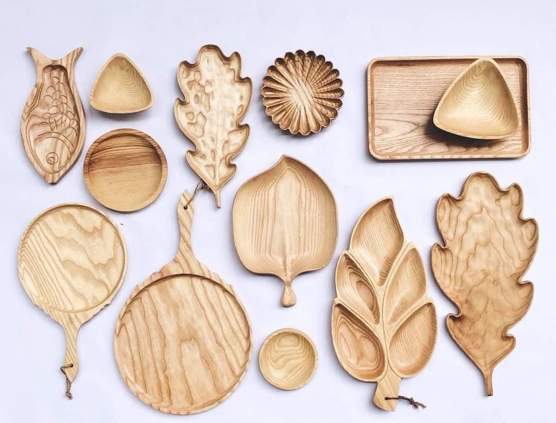 WOODEN SERVING TRAYS