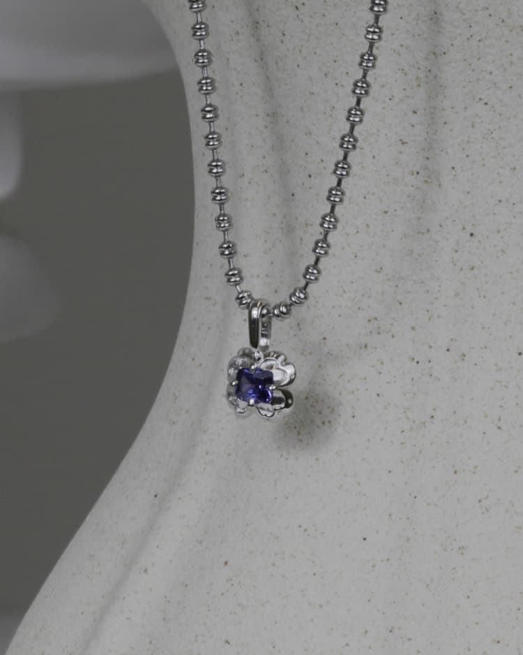 Clover Cubic Necklace_ Tanzanite