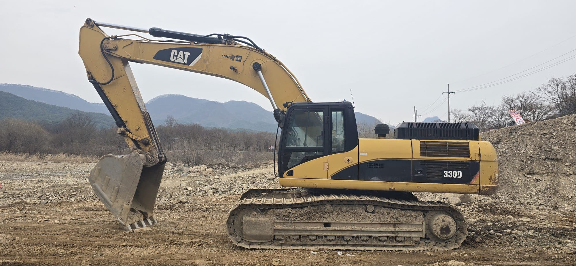 USED CRAWLER EXCAVATOR 2007 CATERPILLAR 330D