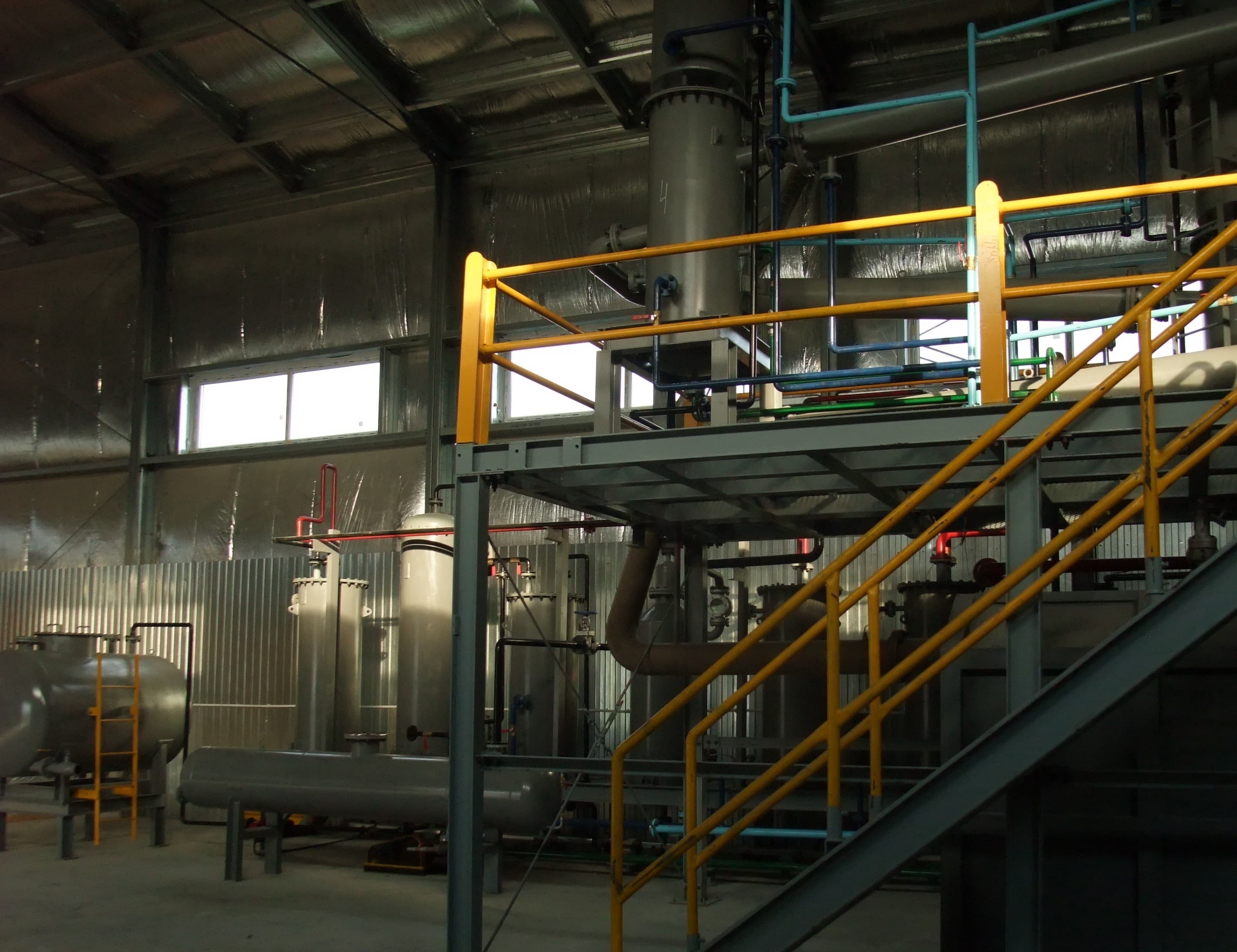 Machine Converting waste plastics into Oil | tradekorea