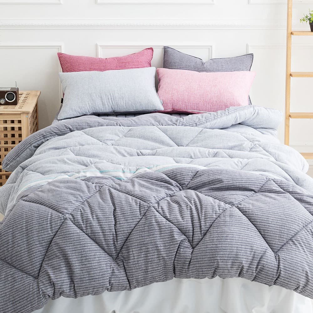 BASIC_ a Simple Stripe Comforter