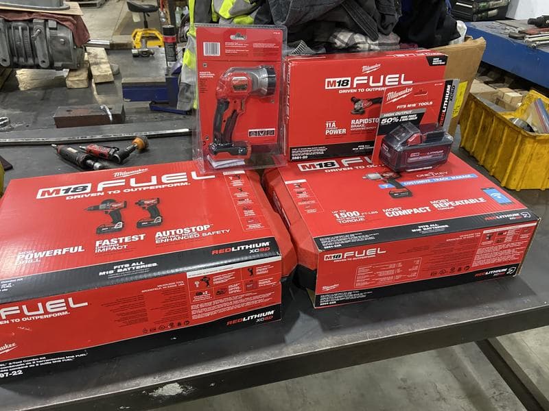 TOOL SETS Milwaukee M18FPP5B3502B 18V 5_0Ah Li_ion Cordless 5pce M18 FUEL Power Pack Combo Kit