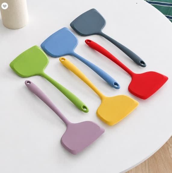Wide silicone turner
