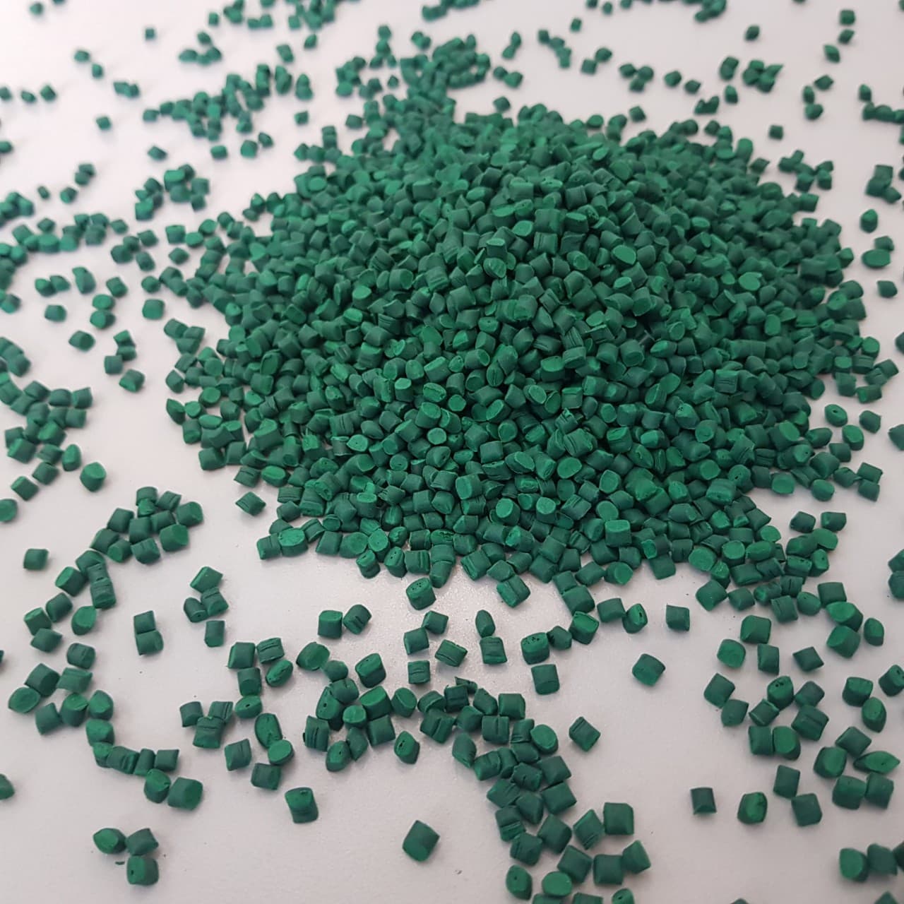 CPI PLASTIC VIETNAM SUPPLYING GREEN MB WITH HIGH QUALITY AND