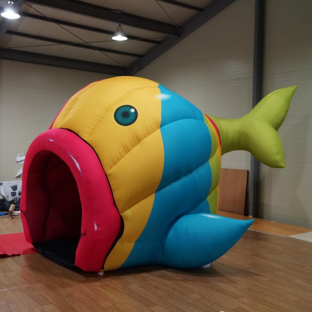 Multicolored round fish tunnel inflatable