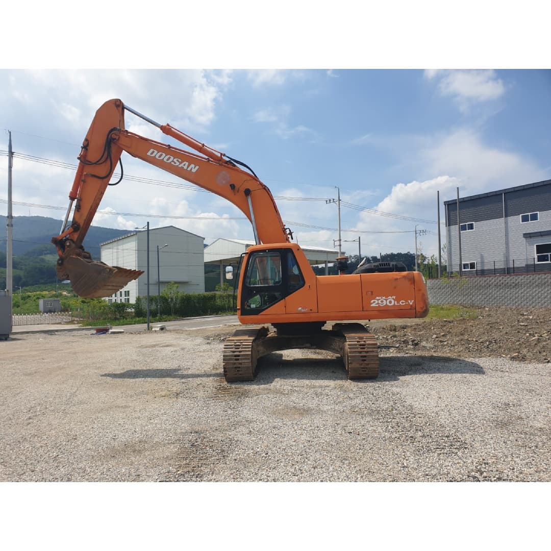 Doosan DX225LCA Tracked Excavator