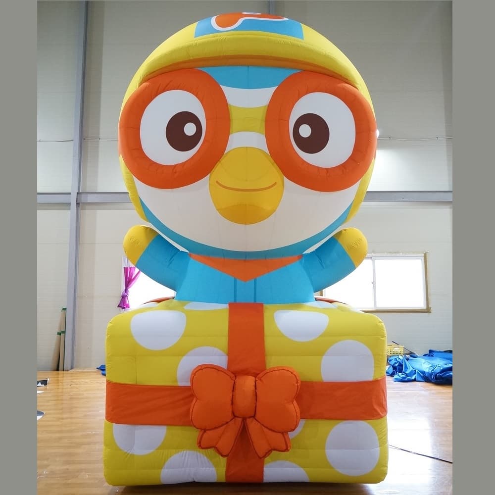 Pororo from kindergarten who received a gift box Inflatables