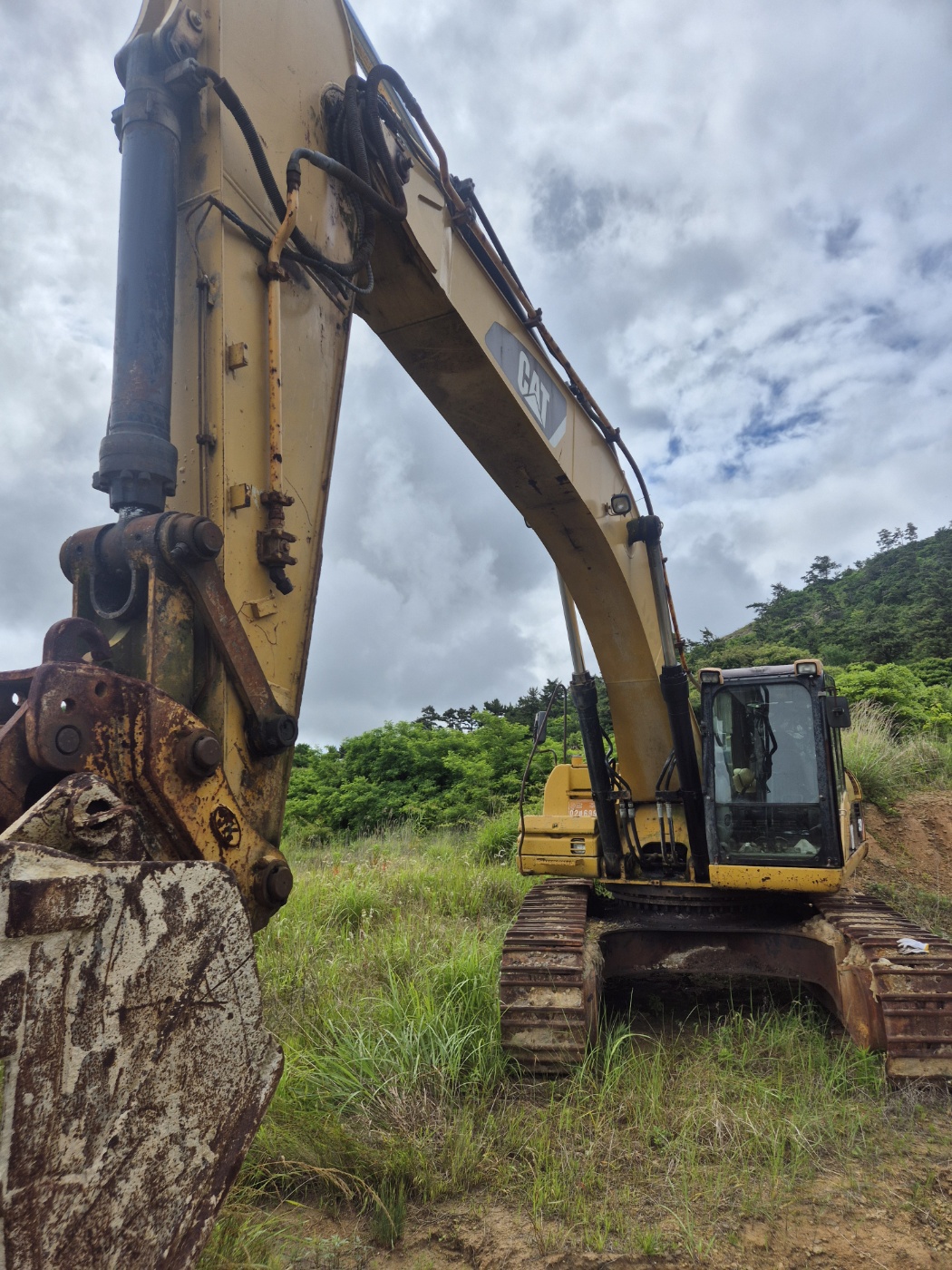 USED CRAWLER EXCAVATOR 2008 CATERPILLAR 330D