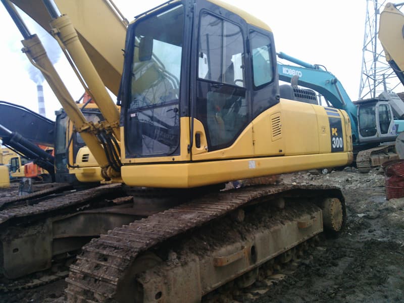 Used KOMATSU Excavator PC300 in good conditio