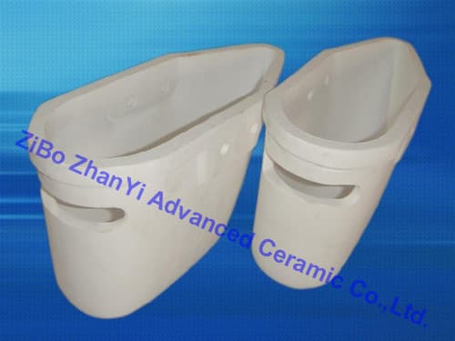 aluminum titanate ceramic casting ladle for conveying liquid aluminum