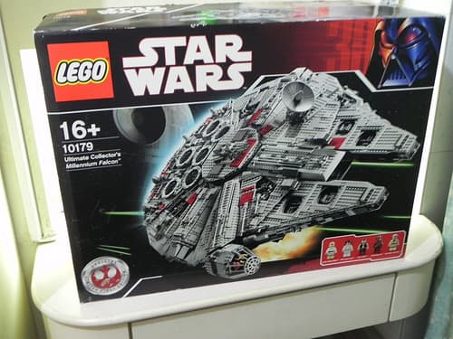 Lego 10179 Millennium Falcon UCS Set