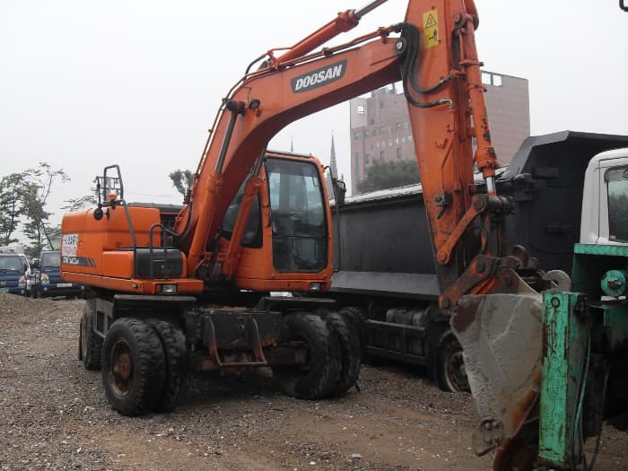 Excavator (Heavy equipment)