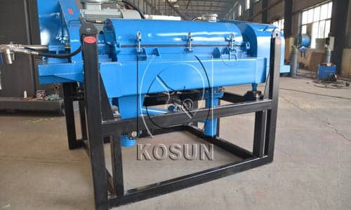 Drilling mud low speed decanter centrifuge