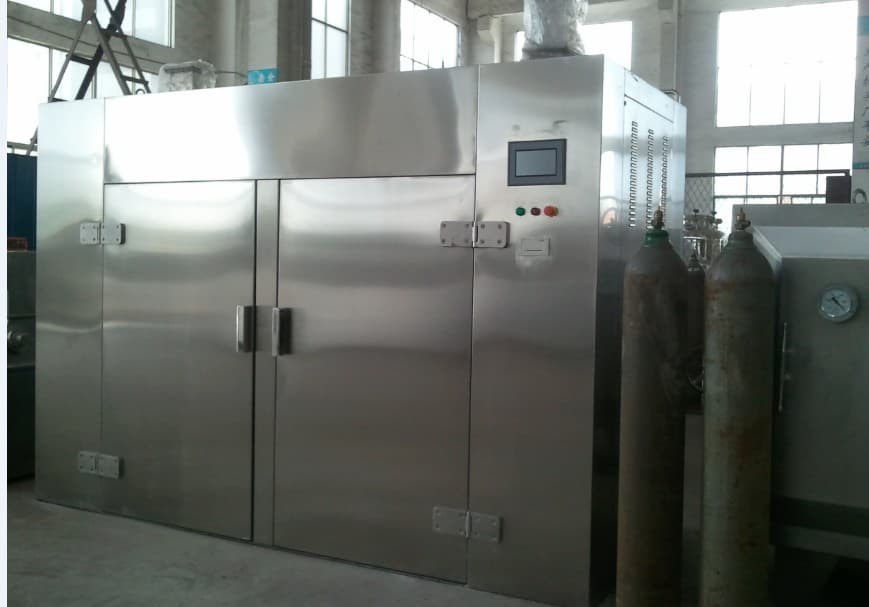 CTN hot-air circulating oven with automatic, self-cleaning control