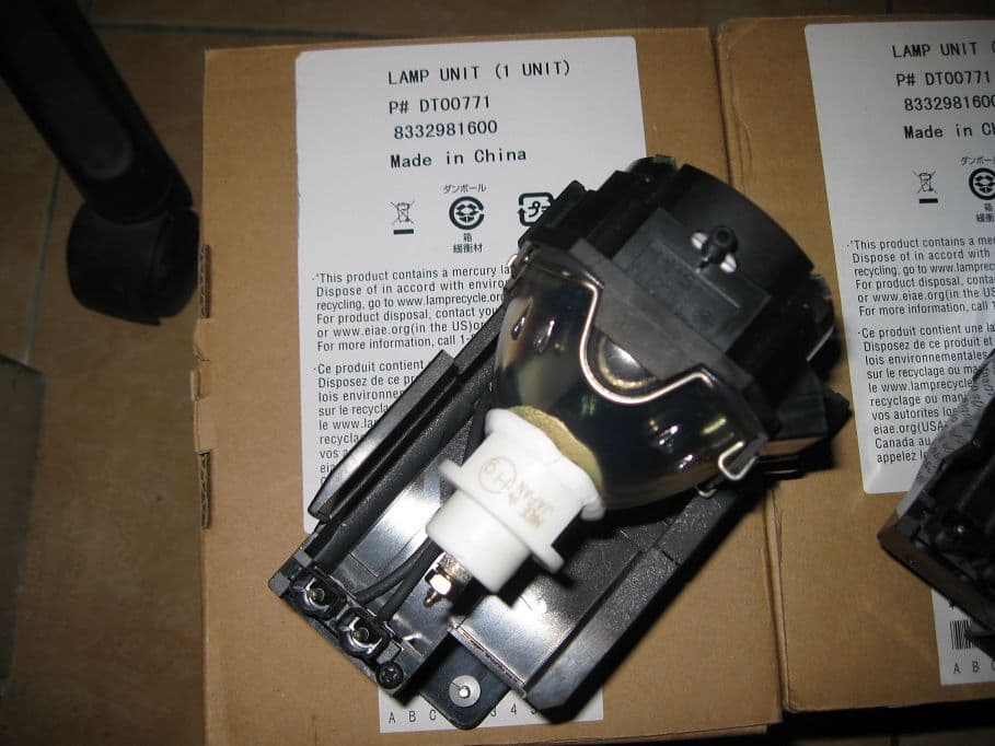 Hitachi DT00771 projector lamp