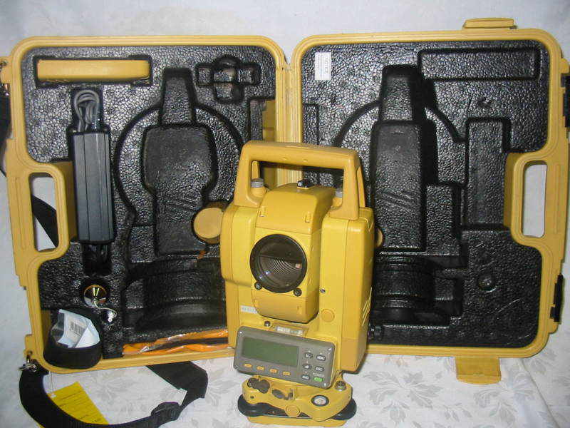 TOPCON GPT-2003 TOTAL STATION WITH 3” ANGLE ACCURACY