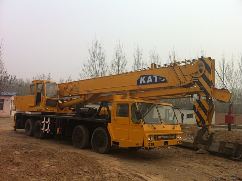 Used KATO Truck Crane NK400E in good conditio