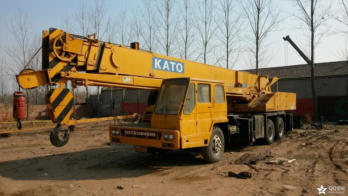 Used KATO Truck Crane NK300E in good conditio