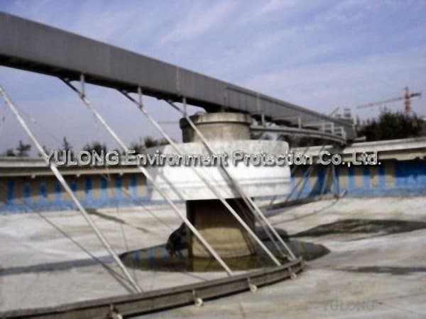 Sludge scraper for waste water treatment