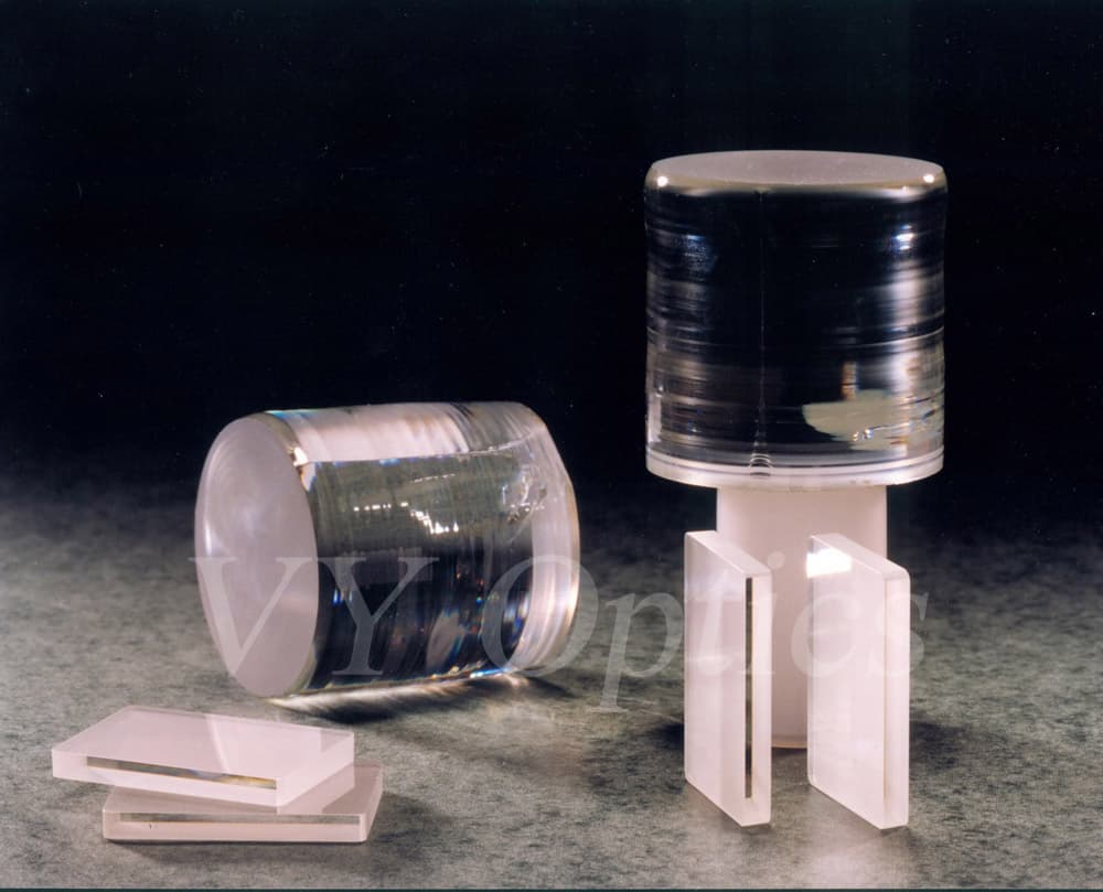 LiTaO3 crystal lens