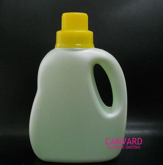 Liquid laundry detergent bottle