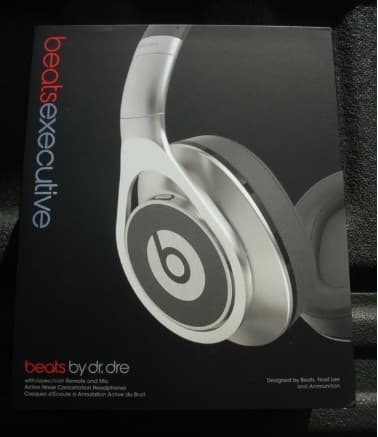 Noise cancelling headphone - Beats by Dr. Dre