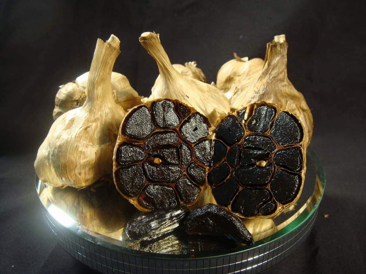 Fermented black garlic