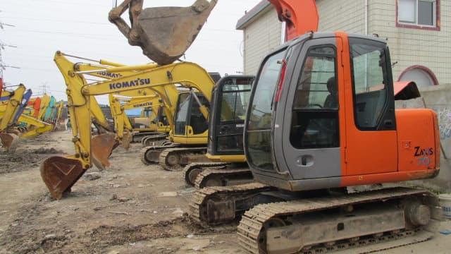 Used HITACHI Excavator ZX70 in good condition