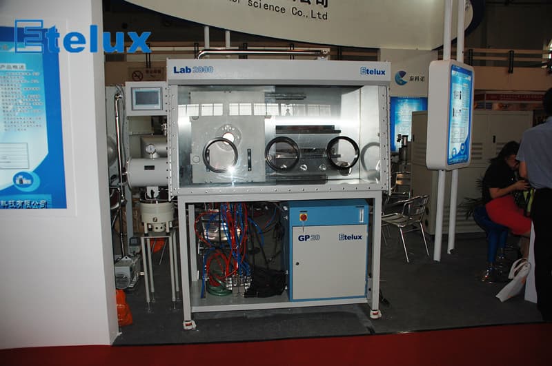 vacuum coating system with glove box