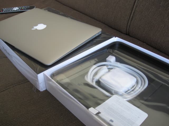 Apple MacBook Air MD761LL/A 13.3-Inch Laptop