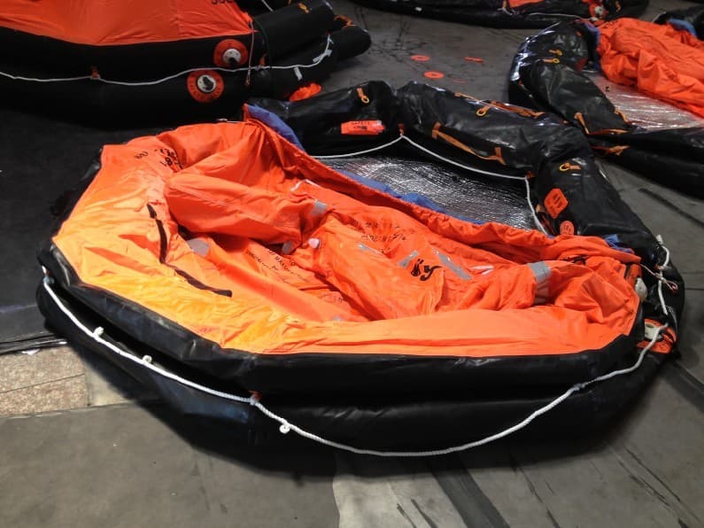 open  type reversible inflatable life raft