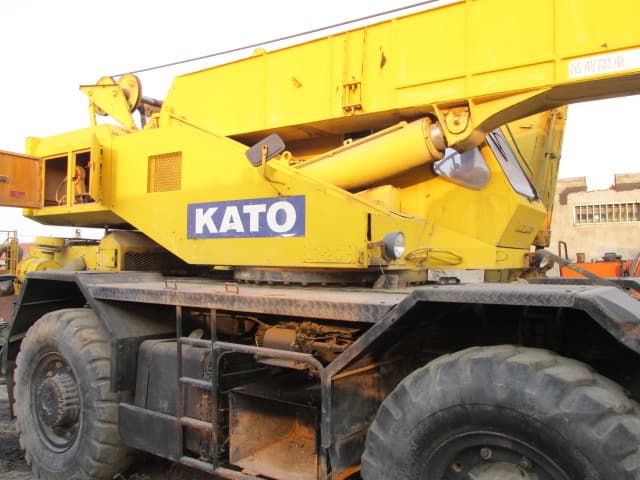 USED ROUGH TERRAIN CRANE KATO KR-20H FOR SALE