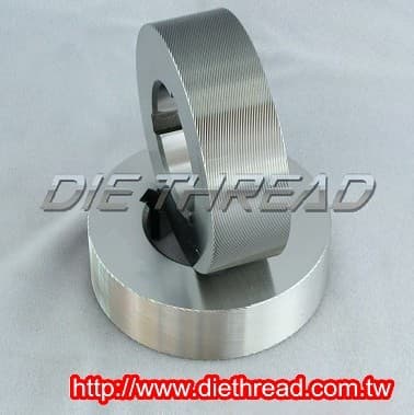 Thread rolling dies