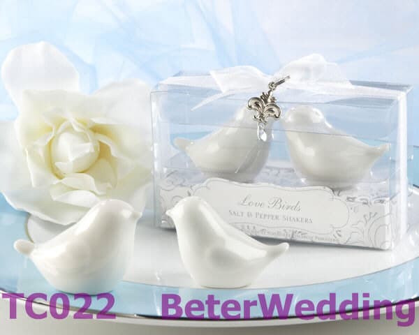 TC022 Two lovely, white-ceramic birds perfectly paired as salt and pepper shakers Wedding Favors